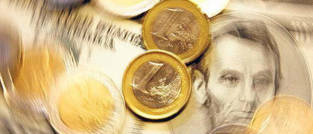 Fliehkraft. Binnen einer Dekade haben sich die Schulden der Welt verdoppelt. Findet die Politik keinen Ausweg, droht Inflation.