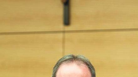 Urteil akzeptiert. „Ich weiß nicht, was mich da geritten hat. Ich habe nicht den Mut gehabt auszusteigen“, sagte Helmut Kiener auf der Anklagebank in Würzburg.