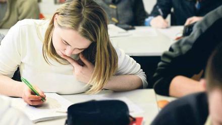Hilfe fürs Lernen. Brandenburgs Schüler können Bafög beantragen.Foto: Rainer Weißflog