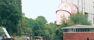 Haus und Boote. Seit 1995 gehört das Institut zur TU Berlin.