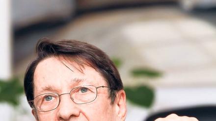 Innensenator Körting akzeptiert den Richterspruch. Er wiederholt das Auswahlverfahren mit den beiden Kandidaten in beamtenrechtlich korrekter Form.