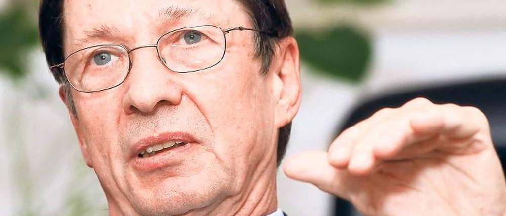 Innensenator Körting akzeptiert den Richterspruch. Er wiederholt das Auswahlverfahren mit den beiden Kandidaten in beamtenrechtlich korrekter Form.