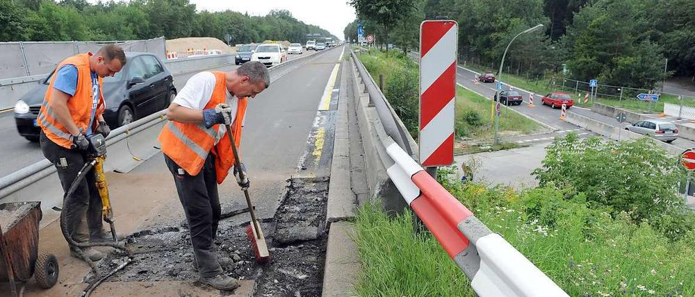 Straßenschäden und Schlaglöcher gibt es nicht nur auf der Avus. Auch anderswo herrscht akuter Reparaturbedarf.