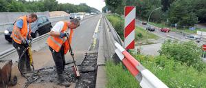 Straßenschäden und Schlaglöcher gibt es nicht nur auf der Avus. Auch anderswo herrscht akuter Reparaturbedarf.