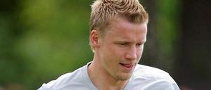 Umstrittene Figur. Maik Franz genießt im deutschen Profifußball nicht den besten Ruf. Jetzt ist der Verteidiger vom Absteiger Eintracht Frankfurt zum Aufsteiger Hertha BSC gewechselt.