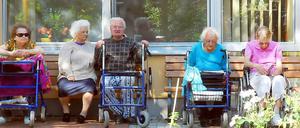 Der Mangel an Pflegekräften spitzt sich zu.