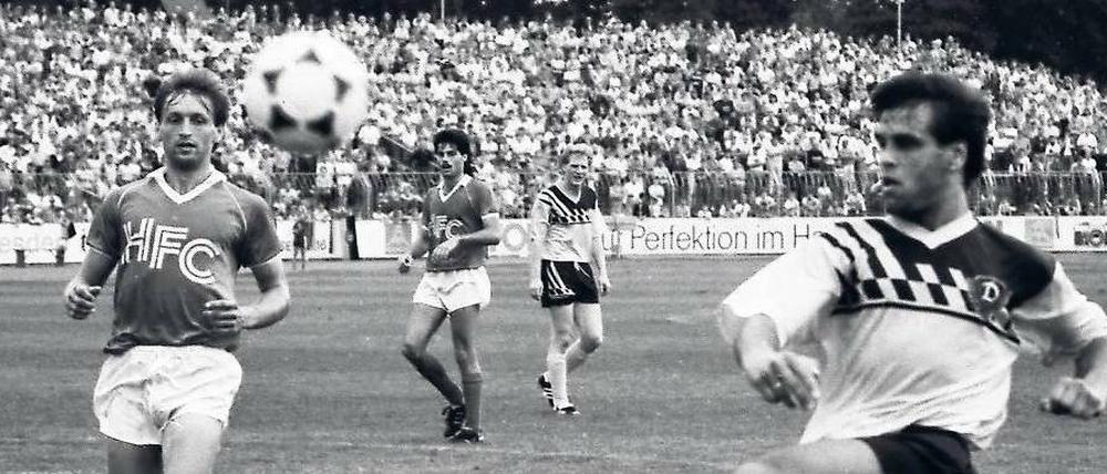 Ulf Kirsten, 45, spielte schon in der DDR-Oberliga für Dynamo Dresden. Nach dem Umbruch wechselte er 1990 zu Bayer Leverkusen. In 350 Bundesligaspielen erzielte Kirsten für die Rheinländer 182 Tore. Heute steht er als Berater vor einer Rückkehr zu den Sachsen.
