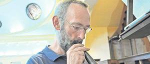 Gerhard Walcker-Mayer, der Urenkel des Meisters, restauriert das Instrument in der Kirche der „Deutschsprachigen Evangelischen Gemeinde“ in Kairo. 