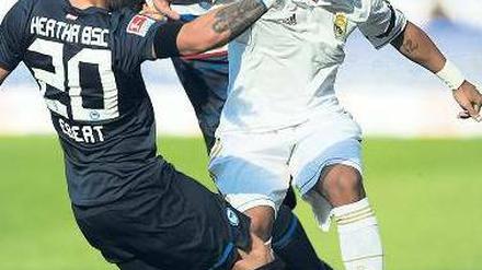 Einen Schritt zu spät: Andreas Ottl (hinten).