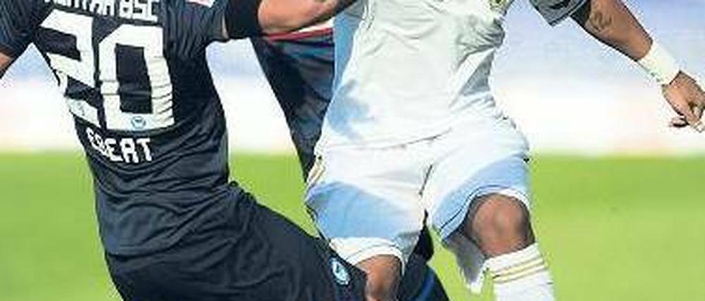 Einen Schritt zu spät: Andreas Ottl (hinten).