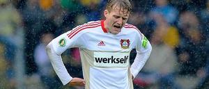 Das geht ja gut los. André Schürrle, Bayers Neuzugang mit Starpotenzial, sah mit seinem Team bei der Pokal-Pleite in Dresden ziemlich bedröppelt aus.