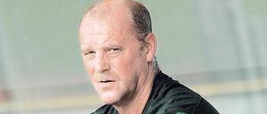 Ratlos: Werder-Trainer Thomas Schaaf verfolgt das Spiel seiner Mannschaft mit genervter Miene.