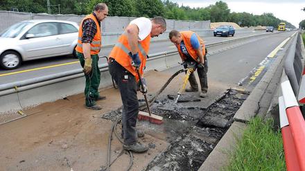 Abgesackt. Regenschäden haben die Situation auf der Avus noch verschärft.