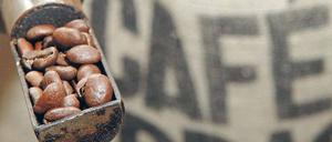 Nicht die Bohne. Lange interessierte sich kaum jemand für die Kaffeepreise. 2009 aber flogen Geheimabsprachen der größten Röster auf. Sie mussten 160 Millionen Euro Strafe zahlen. Seither mehren sich spektakuläre Verfahren. 