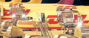 Massenhaft werden Güter in Leipzig/Halle verfrachtet. Im ersten Halbjahr lag das Volumen um ein Fünftel über dem Vorjahr. Inzwischen ist der ostdeutsche Flughafen nach Frankfurt am Main der zweitgrößte Frachtflughafen in Deutschland. Foto: p-a/dpa