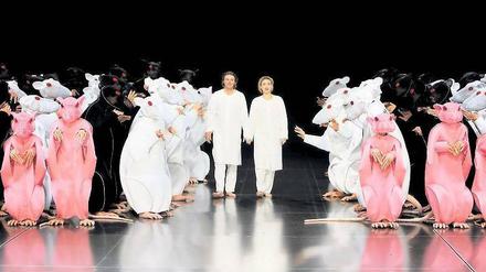 Rattenscharf. Szene aus dem 3. „Lohengrin“-Akt mit Klaus Florian Vogt als Lohengrin und Annette Dasch als Elsa. Foto: Bayreuther Festspiele/Enrico Nawrath/dpa