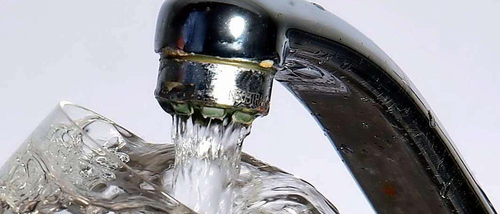Wasser aus der Leitung sollten Spandauer in den kommenden Tagen unbedingt abkochen.