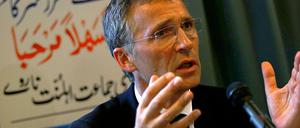  Bei einer Gedenkveranstaltung für die Opfer der beiden Anschläge bezeichnete Regierungschef Jens Stoltenberg die Anschläge als „Angriff auf unsere Demokratie“.
