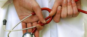 In ländlichen Regionen müssen immer mehr Praxen schließen, weil es keine Nachfolger für Hausärzte gibt, die in den Ruhestand gehen. 