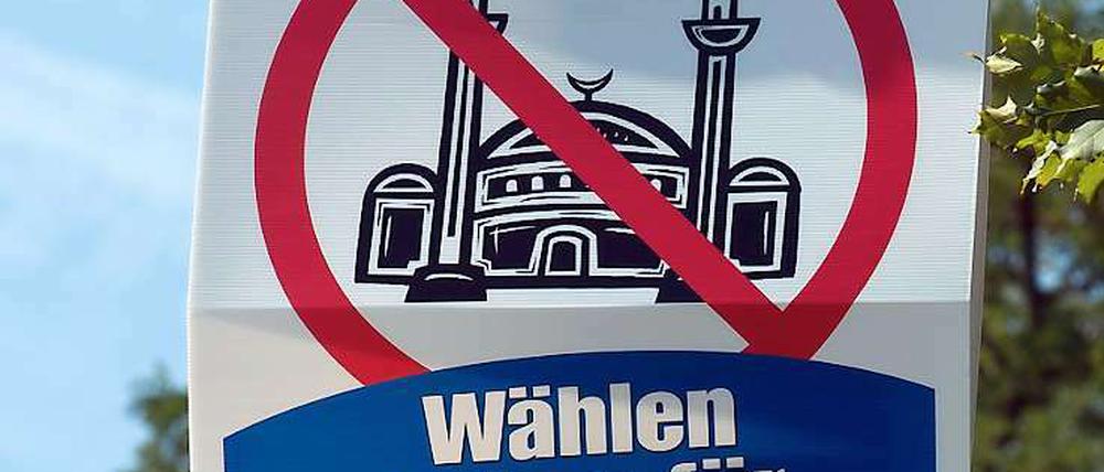 Das Wahlplakat von "Pro Deutschland", gegen das Thilo Sarrazin vorgeht.