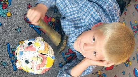 Auf den Kopf gehauen. Den Großteil ihres Taschengeldes geben Kinder für Süßigkeiten, Comics oder Spiele aus. Das, was sie zurücklegen, muss nicht im Sparschwein versauern. Bei der Bank gibt es bis zu drei Prozent Zinsen.