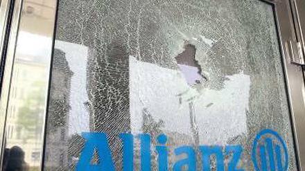Wer den Schaden hat. Mit Versicherungsschäden kennt sich die Allianz aus, das Geschäft läuft gut. Dass der Versicherer dennoch wenig Grund zum Jubeln hat, liegt an den Kapitalmärkten. Foto: dpa/pa
