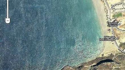 Bloß keine Zufälle. Wie weit ist es bis zum Strand? Wann wirft die Steilküste Schatten? Google-Maps, hier über dem kretischen Plakias, lässt keine Frage offen. 