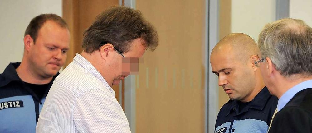 Der 45-jährige Angeklagte wurde wegen erpresserischen Menschenraubes und schwerer räuberischer Erpressung zu neun Jahren Haft verurteilt.