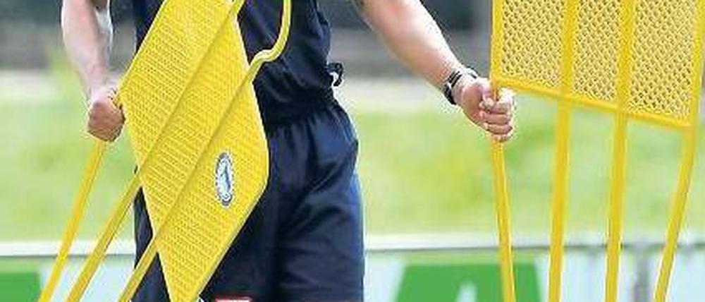 Markus Babbel, 38, spielte unter anderem für Bayern München, den FC Liverpool und 51-mal für die Nationalmannschaft. Nach seinem ersten Trainerjahr in Stuttgart übernahm er 2010 Hertha BSC. Dort schaffte er den Bundesliga-Aufstieg. Foto: dpa