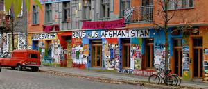 Seit der Wende gab es das Wohnprojekt an der Liebigstraße 14. Im Frühsommer 2011 geräumt, ist es seither Ziel von größeren und kleineren Anschlägen der Kiez-Guerilla. 