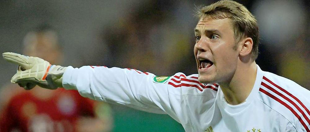 Manuel Neuer hat mit 22 Millionen Euro viel Geld gekostet, er wechselte von Schalke zu Bayern. Sonst sind große Transfers Fehlanzeige. Der Weg der Bundesliga ist damit ungewiss.