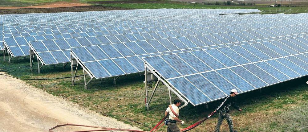 Standortfrage. Griechenland eignet sich nicht nur wegen seiner geographischen Lage gut für den Aufbau großer Solarkraftwerke. Stromerzeuger erhalten dort eine noch höhere Einspeisevergütung als in Deutschland. Offen ist aber, wie lange noch. Foto: AFP
