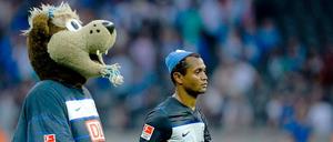 Hertha braucht Trost. Nur Herthino lächelt nach der Niederlage gegen Nürnberg – weil er keinen anderen Gesichtsausdruck im Repertoire hat. Raffael ist nachhaltig erschüttert von einem Spiel, in dem Hertha meistens hinterherlief. 