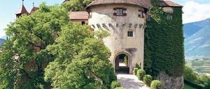 Hineinspaziert. Auch Schloss Schenna lud schon zum Galadiner. Foto: dpa