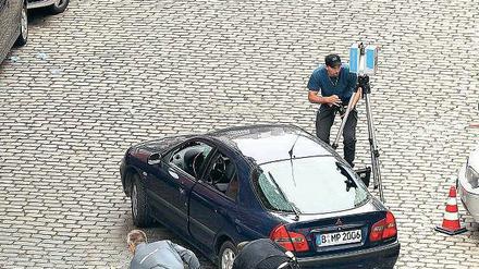 Der Tatort, nachdem er von der Polizei gesichert wurde. Der Anschlag geschah am Donnerstagmorgen in Wedding. 
