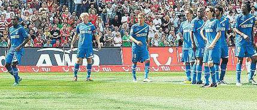 Hoffenheim mauert – zu spät. Foto: firo