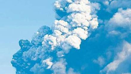 Wolke mit Folgen. Die Asche des Eyjafjallajökull legte den europäischen Flugverkehr lahm. Foto: p-a/dpa