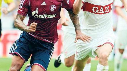 Stuttgarts Dynamite. Der Däne Willliam Kvist (r.) gibt dem VfB Hoffnung auf eine verbesserte Hinrunde. Foto: dpa