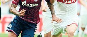 Stuttgarts Dynamite. Der Däne Willliam Kvist (r.) gibt dem VfB Hoffnung auf eine verbesserte Hinrunde. Foto: dpa