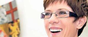 Fröhlich. Annegret Kramp-Karrenbauer am Mittwoch im saarländischen Landtag. Foto: dpa