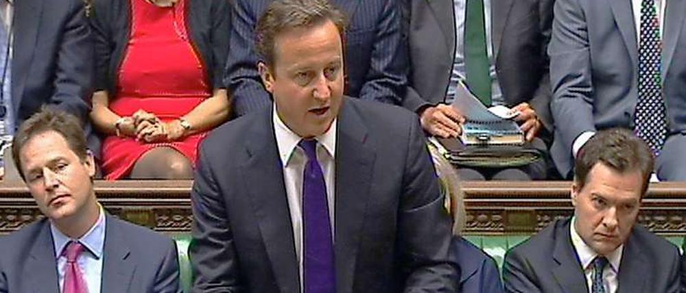 Der britische Premierminister David Cameron äußert sich vor dem Parlament zu den Auseinandersetzungen.