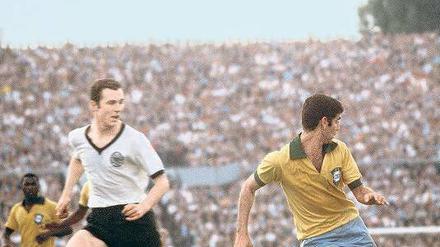 Franz Beckenbauer ist nicht nur Weltmeister als Spieler und Trainer geworden, er gehört auch zu den wenigen Nationalspielern, die gegen Brasilien gewinnen konnten.