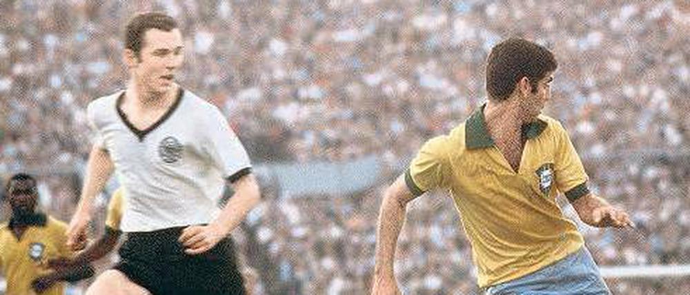 Franz Beckenbauer ist nicht nur Weltmeister als Spieler und Trainer geworden, er gehört auch zu den wenigen Nationalspielern, die gegen Brasilien gewinnen konnten.