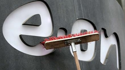 Die Energiewende stellt Konzerne wie Eon vor Herausforderungen. Nun hat Deutschlands größter Stromversorger angekündigt, mittelfristig 11000 Stellen abzubauen.