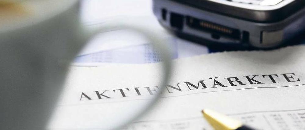 Anleger sollten keine übereilten Entscheidungen treffen, empfehlen Finanzexperten.