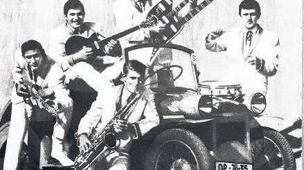 Verbeaten verboten. Das Franke-Echo-Quintett aus Grünau half, den Beat in der DDR populär zu machen. Auf diesem Plattencover von 1964 ist Bandleader Dieter Franke mit seiner selbst gebauten dreihalsigen Gitarre zu sehen.