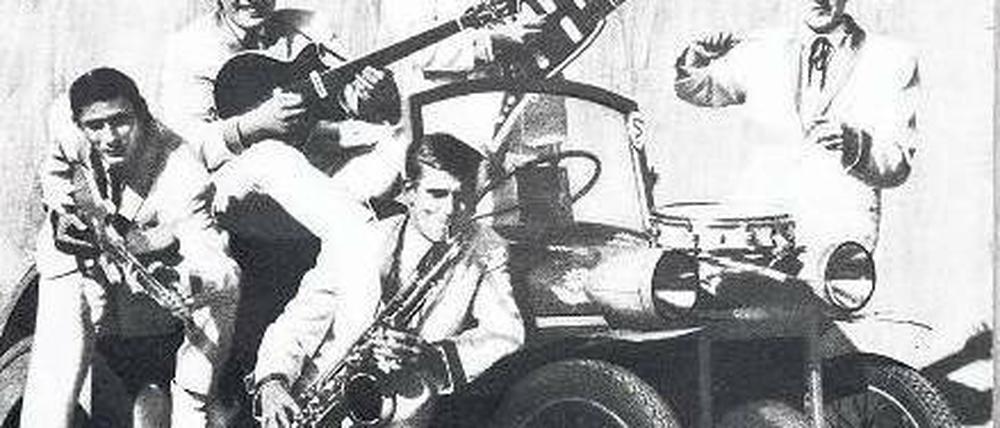 Verbeaten verboten. Das Franke-Echo-Quintett aus Grünau half, den Beat in der DDR populär zu machen. Auf diesem Plattencover von 1964 ist Bandleader Dieter Franke mit seiner selbst gebauten dreihalsigen Gitarre zu sehen.