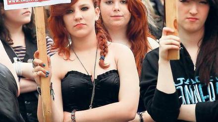 "Gute Mädchen kommen in den Himmel, böse kommen überall hin": Die Slutwalks – hier in Edinburgh – machen mit einer alten Weisheit der Frauenbewegung neu Ernst.
