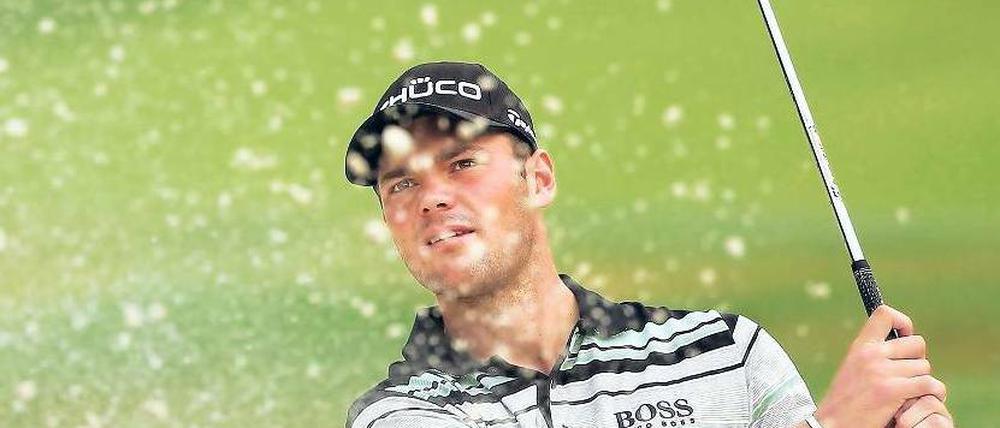 So schlagen Sieger aus dem Bunker. Seit seinem Triumph in Atlanta zählt Martin Kaymer endgültig zur Golfelite. Foto: AFP
