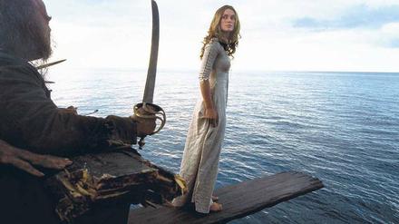 Piraten, Entführung – was Keira Knightley in „Fluch der Karibik“ aushalten muss, sprengt die Reklamationsregeln des deutschen Reiserechts. In der „Frankfurter Tabelle“ zur Reisepreisminderung tauchen solche Reisemängel – zum Glück – nicht auf. Foto: Cinetext